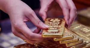 ১২টি স্বর্ণের বারসহ শাহজালালে মালয়েশিয়ার নাগরিক আটক