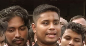 চাঁদাবাজদের খুঁটির সঙ্গে বেঁধে রাখুন পরে পুলিশের হাতে তুলে দিন : হাসনাত আবদুল্লাহ