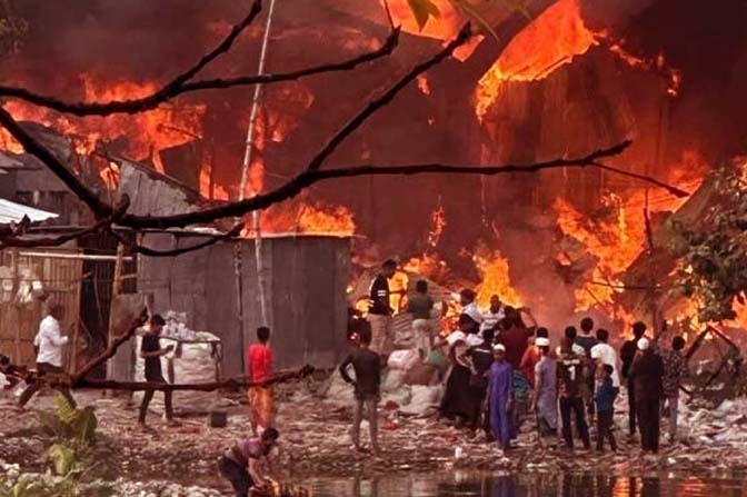 রাজধানীর কড়াইল বস্তিতে আগুন, নিয়ন্ত্রণে ৭ ইউনিট