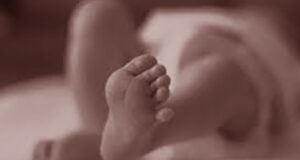 ঢামেক সামনে থেকে একদিন বয়সী নবজাতকের লাশ উদ্ধার