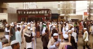 টঙ্গীর ইজতেমা ময়দানে হামলার বিচারের দাবিতে শ্রীপুরে রাস্তা আটকে তাবলীগ জামাতের বিক্ষোভ