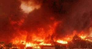 রোহিঙ্গা ক্যাম্পে আগুনে শিশুসহ নিহত ২ পুড়ল ৫০০ ঘরবাড়ি