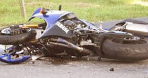 চাঁদপুরে মোটরসাইকেলের বেপরোয়া গতি কেড়ে নিল তরুণের জীবন, আহত ৩