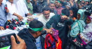 স্ত্রীর ভারতীয় শাড়ি পোড়ালেন রিজভী