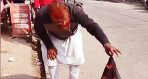 ‘মুজিব কোট’ পুড়িয়ে দল ছাড়লেন আ.লীগ নেতা