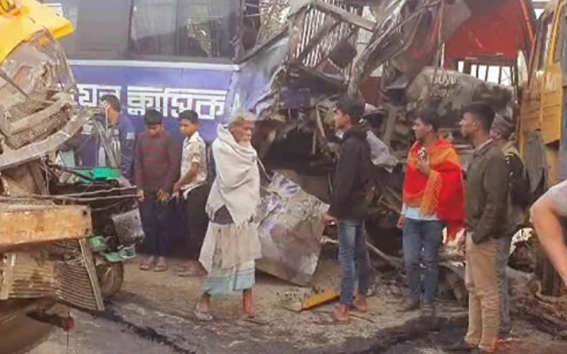 নরসিংদীতে ত্রিমুখী সংঘর্ষে আহত ৮