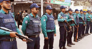 নীলক্ষেতে শিক্ষার্থীদের সংঘর্ষ, নিয়ন্ত্রণে অতিরিক্ত পুলিশ মোতায়েন