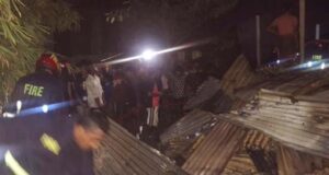 ফেনীতে কলোনিতে অগ্নিকাণ্ডে ১৭টি ঘর পুড়ে ছাই