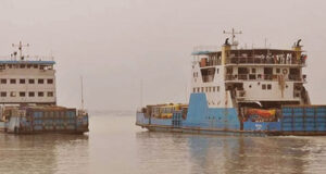 ১১ ঘণ্টা পর দৌলতদিয়া-পাটুরিয়ায় ফেরি চলাচল স্বাভাবিক