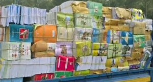 বিনামূল্যে বিতরণের দুই ট্রাক বই জব্দ, আটক ২