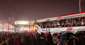 বরিশাল শ্রমিক-শিক্ষার্থী সংঘর্ষ, ১২ রুটে বাস চলাচল বন্ধ