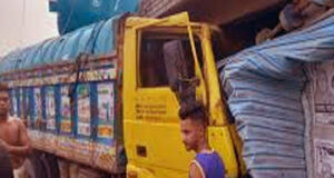 লালমনিরহাটে নিয়ন্ত্রণ হারিয়ে বসতঘরে মালবাহী ট্রাক, প্রাণ গেল ঘুমন্ত নারীর