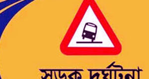 কুড়িগ্রামে মোটরসাইকেল-বাস মুখোমুখি সংঘর্ষ, নিহত ১