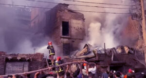 সোয়া এক ঘণ্টা পর ইসলামবাগের আগুন নিয়ন্ত্রণে