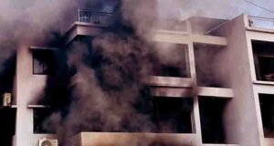 সাবেক পররাষ্ট্র প্রতিমন্ত্রী শাহরিয়ার আলমের বাড়িতে আগুন