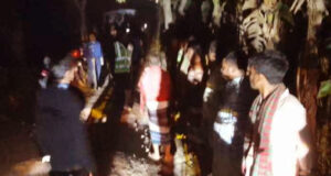 ঝিনাইদহে প্রকাশ্যে তিন জনকে গুলি করে হত্যা