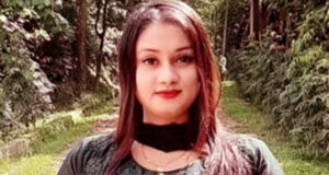 চবি ছাত্রলীগ নেত্রীকে পুলিশে দিল বিক্ষুব্ধ লোকজন