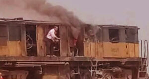 নেত্রকোণায় চলন্ত ট্রেনের ইঞ্জিনে আগুন, জারিয়া-শ্যামগঞ্জ রুটে যোগাযোগ বন্ধ