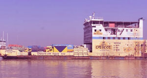 দৌলতদিয়া-পাটুরিয়া নৌপথে দীর্ঘ ১১ ঘণ্টা পর ফেরি চলাচল স্বাভাবিক