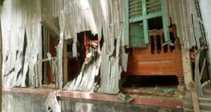 রাজবাড়ীতে রাতে অন্তত ১০ বাড়িতে হামলা ভাঙচুর