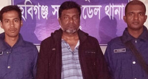 আওয়ামী লীগের লিফলেট বিতরণকালে আইনজীবী আটক