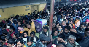 কুম্ভ মেলার ট্রেনে উঠতে গিয়ে দিল্লি স্টেশনে পদদলিত হয়ে নিহত ১৮