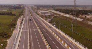 এক্সপ্রেসওয়েতে দুই গাড়ির সংঘর্ষ, নিহত ১