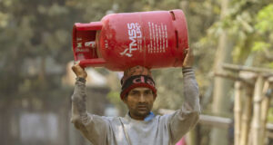 এলপিজি সিলিন্ডারে দাম কমলো ২৮ টাকা