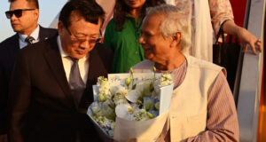 চীনে পৌঁছেছেন প্রধান উপদেষ্টা