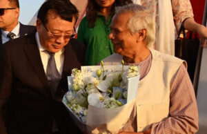 চীনে পৌঁছেছেন প্রধান উপদেষ্টা