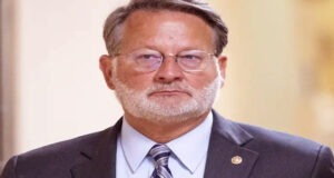 একদিনের সফরে ঢাকায় আসছেন মার্কিন সিনেটর চার্লস পিটার্স