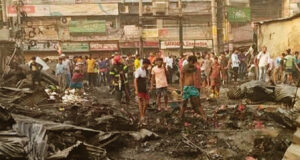 খুলনায় মার্কেটে আগুন, ৪৪ দোকান ছাই