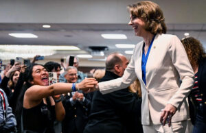 āĻāĻāϏāĻāύāϏāĻŋāύ⧠āĻĄā§āĻŽā§āĻā§āϰā§āϝāĻžāĻ-āϏāĻŽāϰā§āĻĨāĻŋāϤ āĻŦāĻŋāĻāĻžāϰāĻ āĻā§ā§, āĻāϞāύ āĻŽāĻžāϏā§āĻā§āϰ āĻāύā§āϝ āĻŦāĻŋāĻĒāϰā§āϝā§