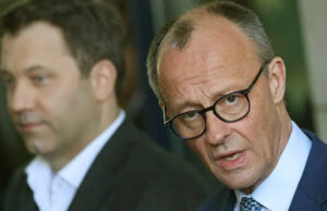 āϏāϰāĻāĻžāϰāĻŋ āĻā§āĻā§āϤāĻŋ āϏā§āĻŦāĻžāĻā§āώāϰā§āϰ āĻĒāϰ āĻŽā§āϰā§āĻ āĻŦāϞā§āĻā§āύ, āĻāĻžāϰā§āĻŽāĻžāύāĻŋ āĻĢāĻŋāϰ⧠āĻāϏā§āĻā§