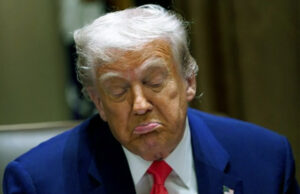 চীনের ১২৫ শতাংশ শুল্ক আরোপের পর ট্রাম্প নীতি রক্ষা করলেন