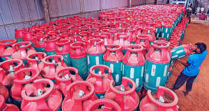 অক্টোবরের জন্য এলপিজির দাম ২৯ টাকা কমানো হয়েছে।