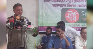 সেনাপ্রধান যদি গণতান্ত্রিক প্রক্রিয়ায় ফিরে আসার কথা বলেন, তাতে দোষ কী: আমির খসরু