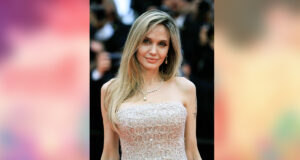 কান ২০২৫ এর রেড কার্পেটে সিকুইন করা গাউনে ঝিকিমিকি করছেন অ্যাঞ্জেলিনা জোলি