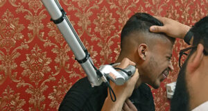 ভারতীয় পুলিশের ভয়ে কাশ্মীরিরা ‘প্রতিরোধ’ ট্যাটু মুছে ফেলছে