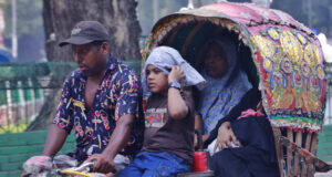 চুয়াডাঙ্গায় সর্বোচ্চ তাপমাত্রা ৪২ ডিগ্রি সেলসিয়াস রেকর্ড করা হয়েছে।