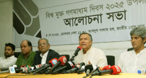 সাংবাদিকদের বিরুদ্ধে ব্যাপক মামলা দায়ের স্বাধীন সাংবাদিকতার পরিপন্থী: মাহফুজ আনাম