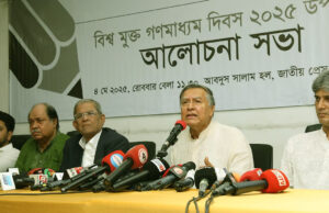 সাংবাদিকদের বিরুদ্ধে ব্যাপক মামলা দায়ের স্বাধীন সাংবাদিকতার পরিপন্থী: মাহফুজ আনাম