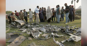 ভারত ও পাকিস্তানের মধ্যে কয়েক দশকের মধ্যে সবচেয়ে ভয়াবহ সহিংসতায় সংঘর্ষে কয়েক ডজন নিহত
