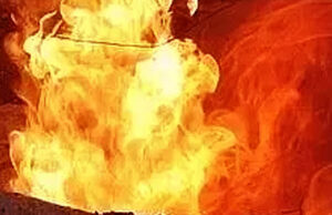 বাড্ডায় গ্যাস লিকেজ থেকে আগুন, বাবা-মা ও তিন মেয়ে দগ্ধ