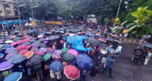 কাকরাইল মোড়ে ২৪টি বাসে করে জগন্নাথ বিশ্ববিদ্যালয়ের বিক্ষোভকারীরা, প্রাক্তন শিক্ষার্থীরাও আসছেন