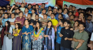 রাজু স্মৃতি ভাস্কর্যে সমবেত জাতীয় সঙ্গীত