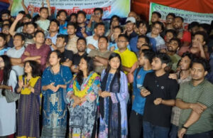 রাজু স্মৃতি ভাস্কর্যে সমবেত জাতীয় সঙ্গীত