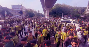 নার্সিং কলেজের ছাত্রীদের শাহবাগ অবরোধ, তীব্র যানজটের সৃষ্টি