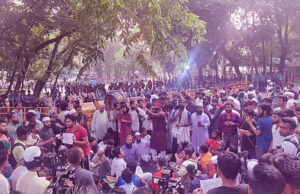 আওয়ামী লীগ নিষিদ্ধের দাবিতে যমুনায় রাতভর বিক্ষোভ