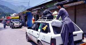 পাকিস্তানের কাশ্মীরিরা ঘরে ফিরেছে, কিন্তু বাঙ্কার মজুদ রেখেছে